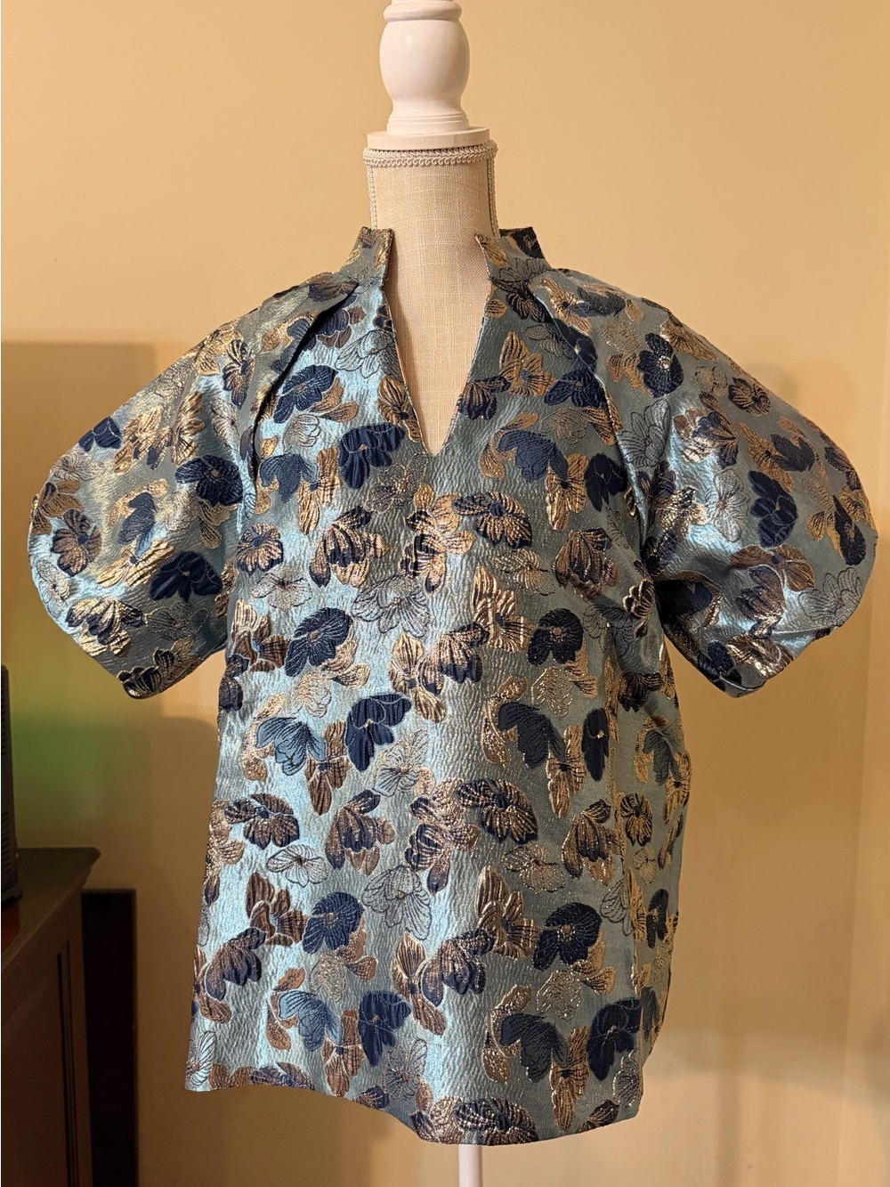 NWT Umgee V-neck Metallic Blue & Gold Floral Top